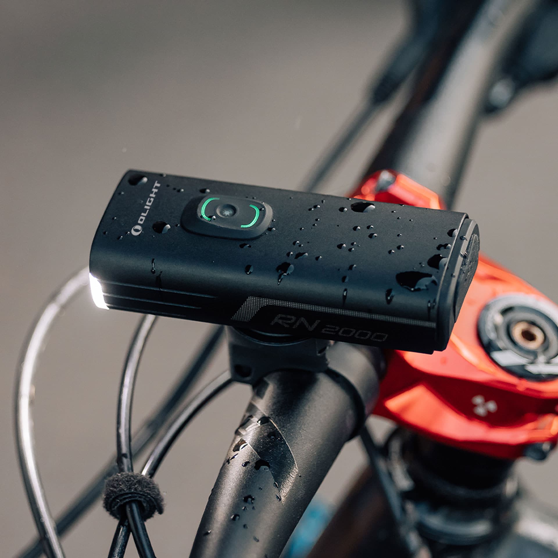 Olight - RN 2000 - Vorderes Fahrradlicht mit Halterung - 2000 Lumen