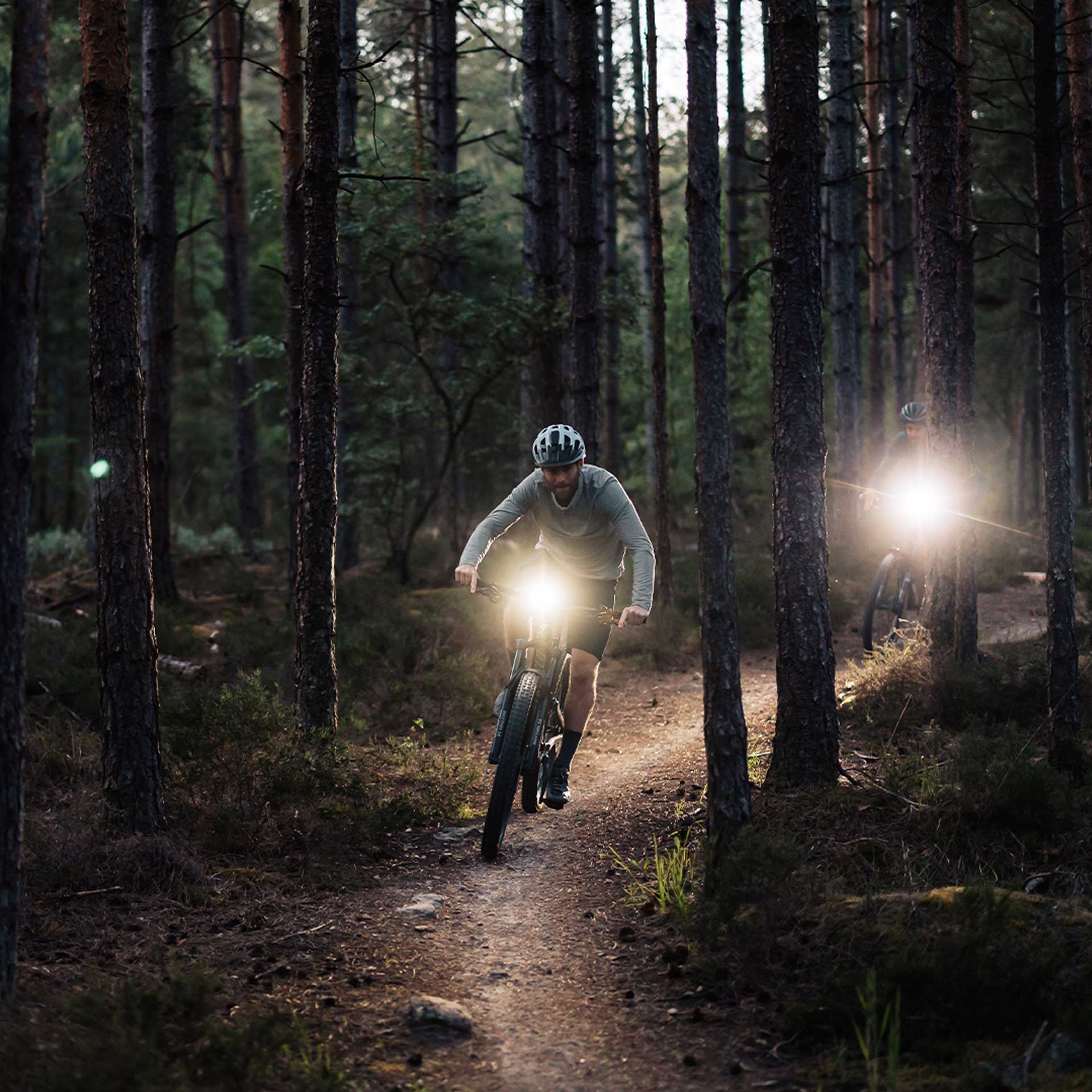 Olight - RN 2000 - Vorderes Fahrradlicht mit Halterung - 2000 Lumen