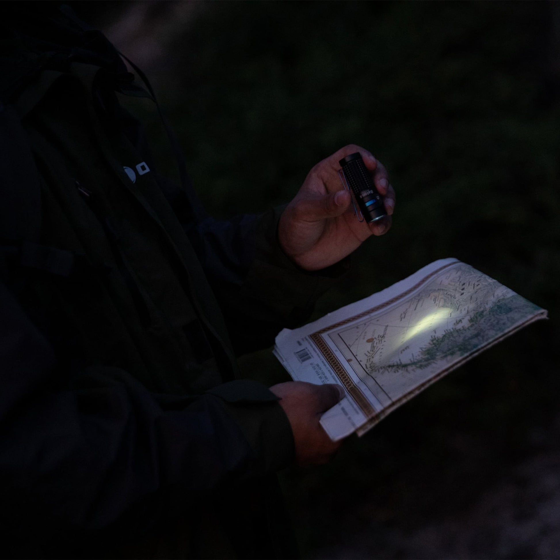 Olight - Baton 4 Premium Edition- Akku-Taschenlampe mit Kabellosem Ladeetui 1300 Lumen - Black