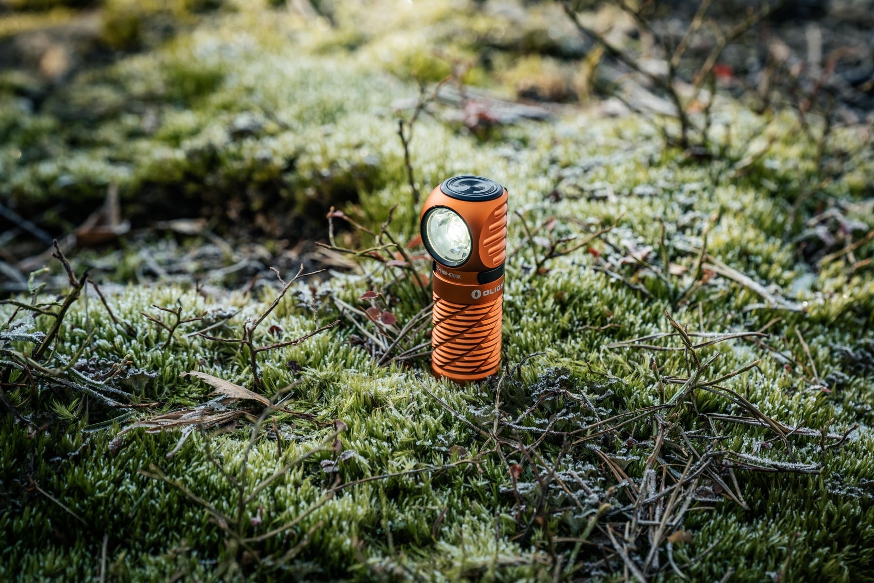 Olight - Perun 3 Mini Premium Cool White Orange - Stirn- und Winkeltaschenlampe mit Stirnband - 1250 Lumen