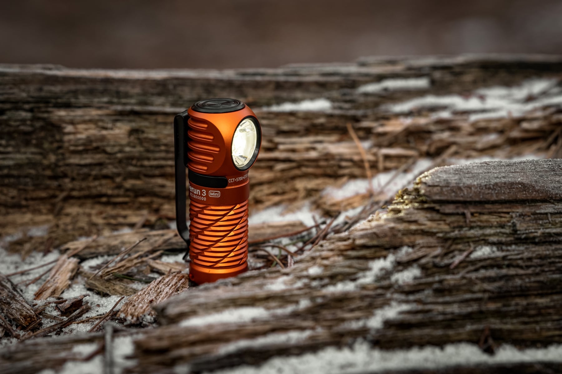 Olight - Perun 3 Mini Premium Cool White Orange - Stirn- und Winkeltaschenlampe mit Stirnband - 1250 Lumen