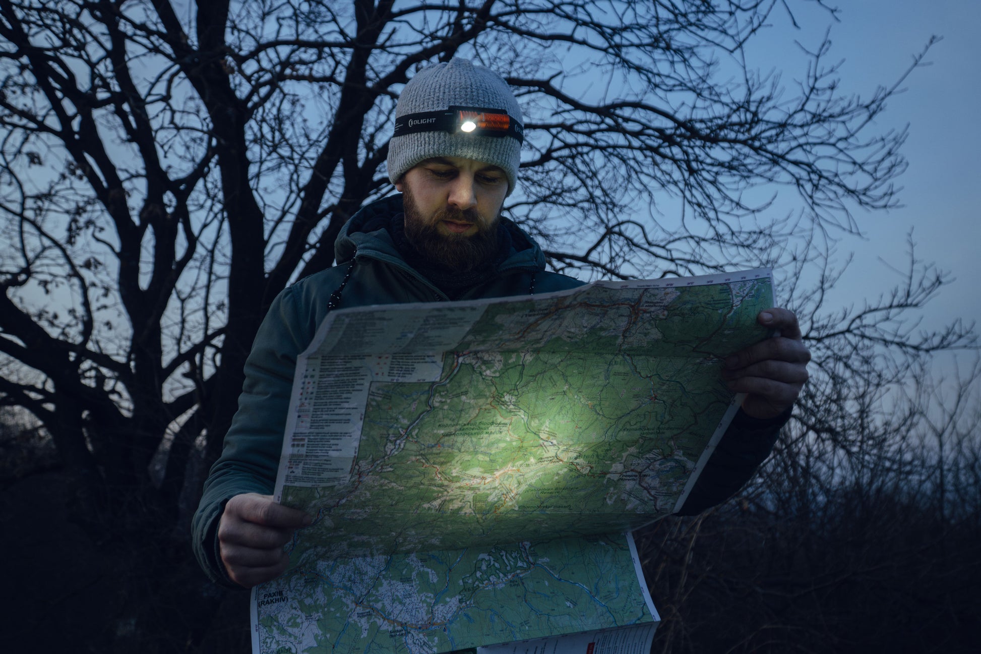 Olight - Perun 3 Mini Premium Cool White Orange - Stirn- und Winkeltaschenlampe mit Stirnband - 1250 Lumen