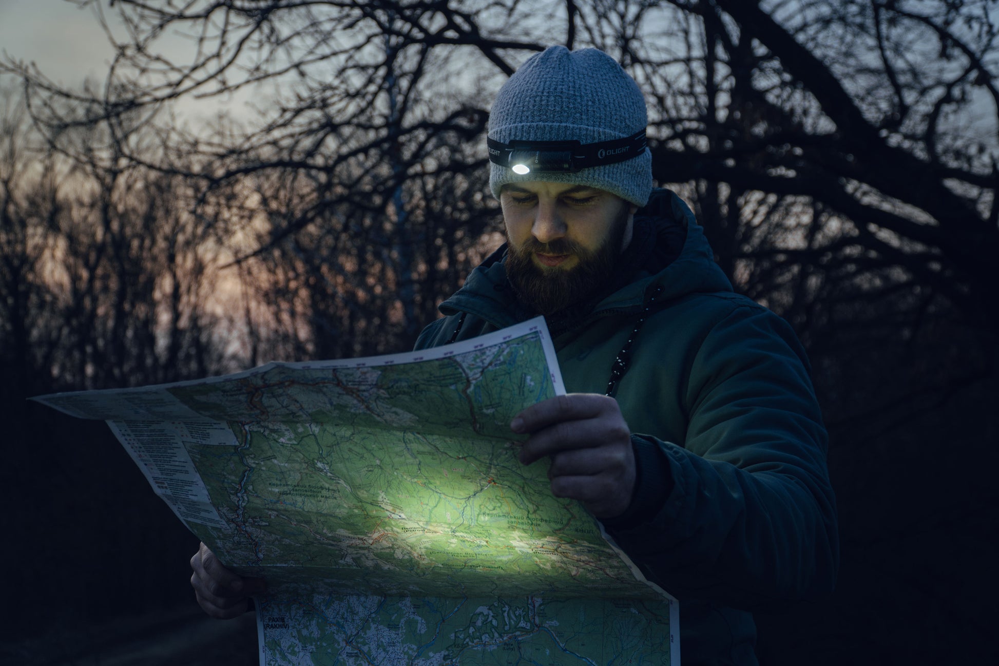 Olight - Perun 3 Mini Cool White Black Stirn- und Winkeltaschenlampe mit Stirnband - 1250 Lumen