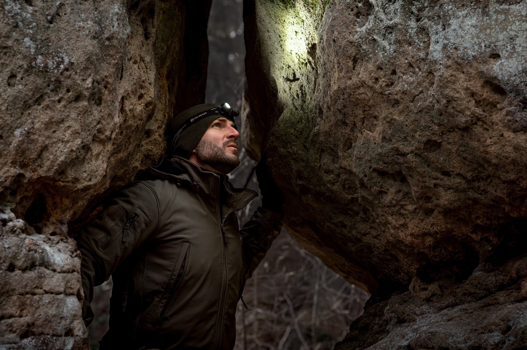 Olight - Perun 3 Mini HCRI Neutral White Black - Kopf- und Winkeltaschenlampe mit Stirnband - 920 Lumen