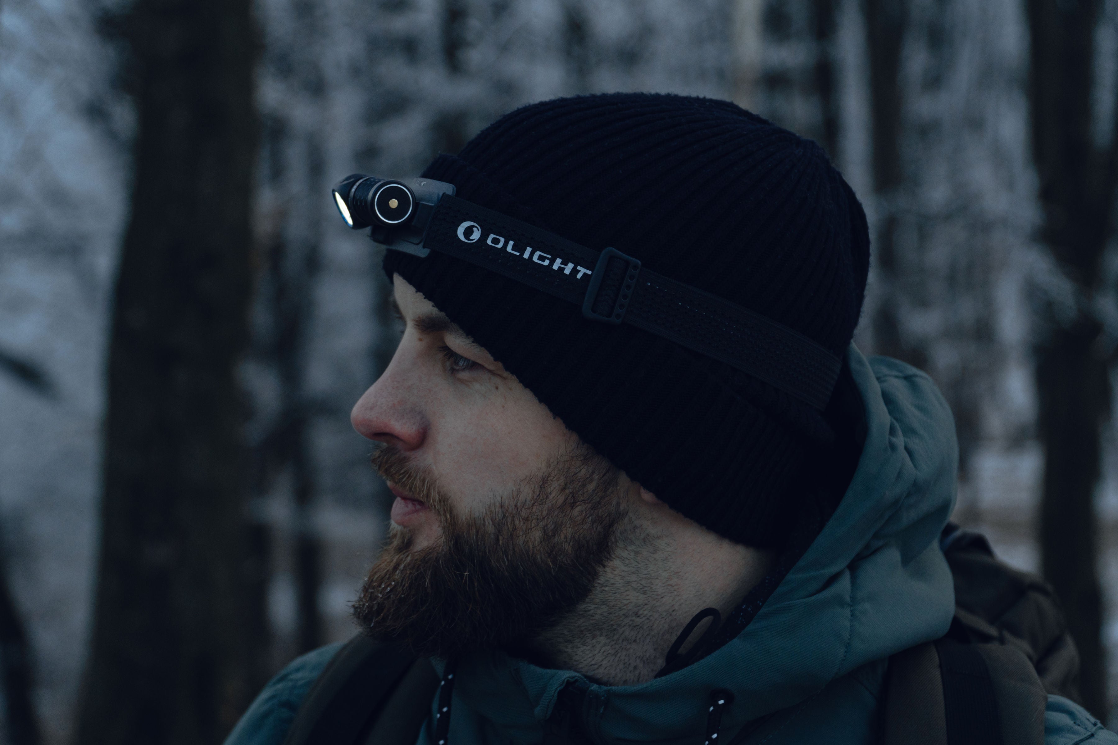 Olight - Perun 3 Mini HCRI Neutral White Black - Kopf- und Winkeltaschenlampe mit Stirnband - 920 Lumen