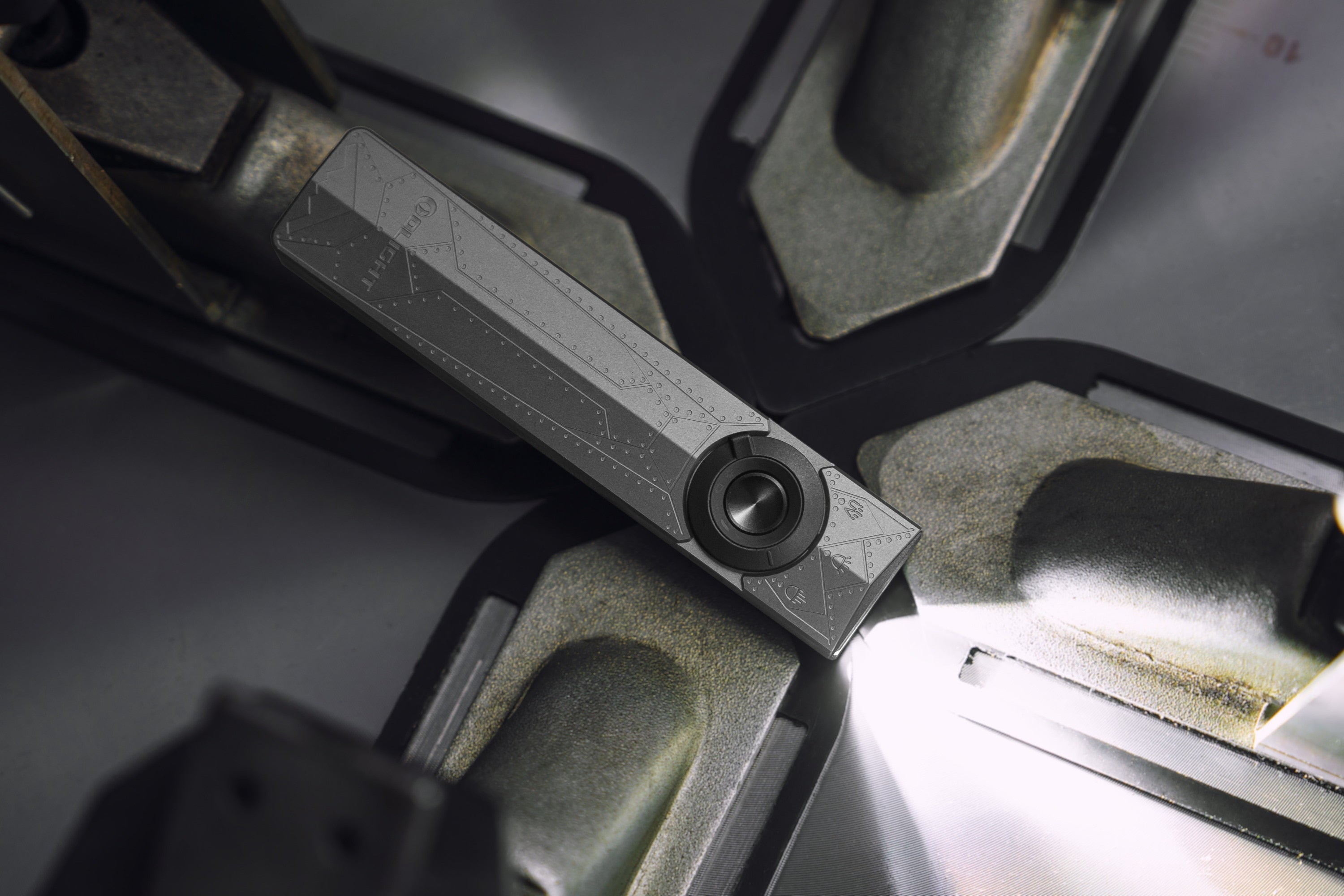 Olight - ArkPro Class 1 Cool White Phantom Squadron Taschenlampe - 1500 Lumen