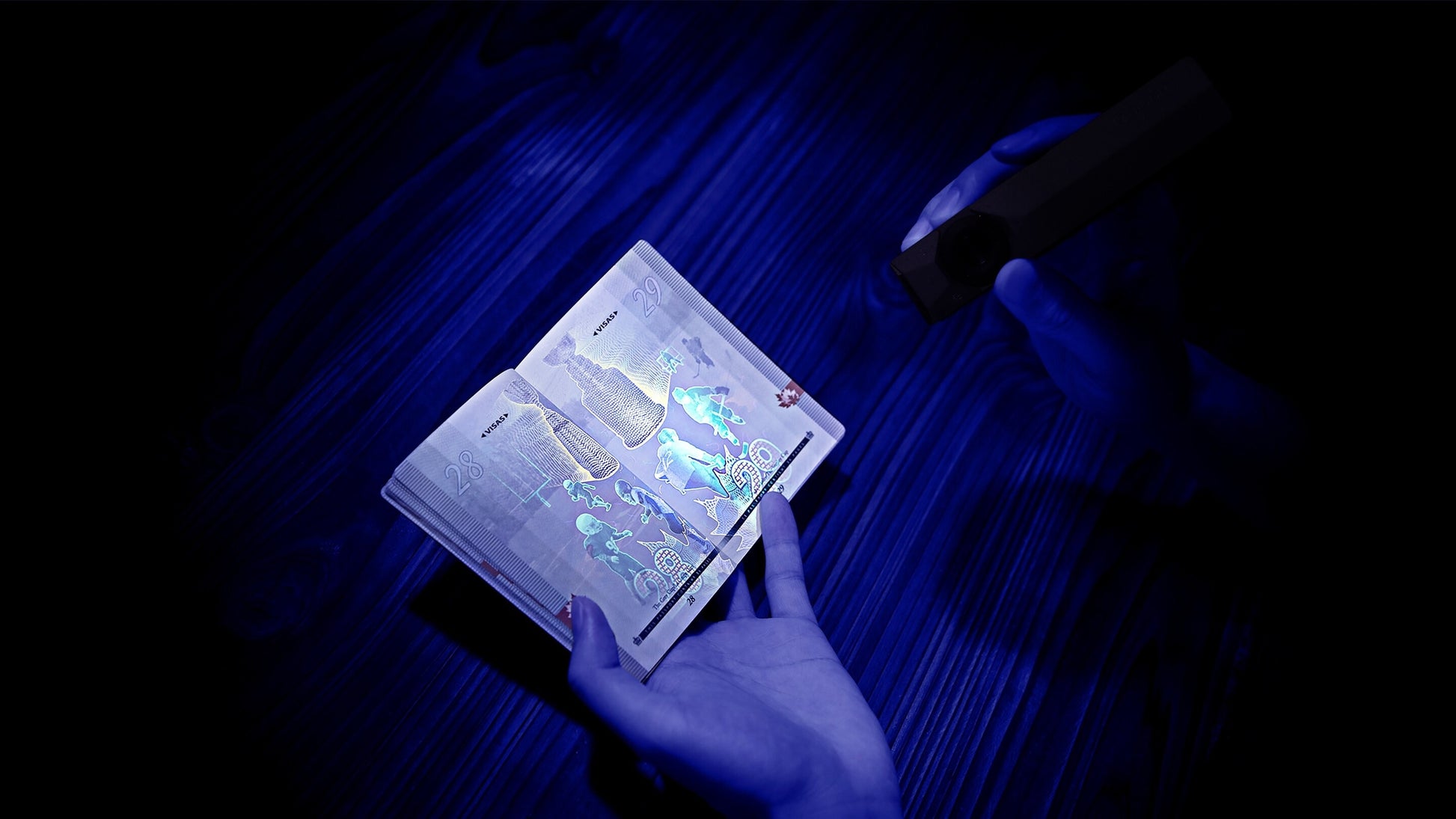 Olight - ArkPro Class 1 Cool White Phantom Squadron Taschenlampe - 1500 Lumen