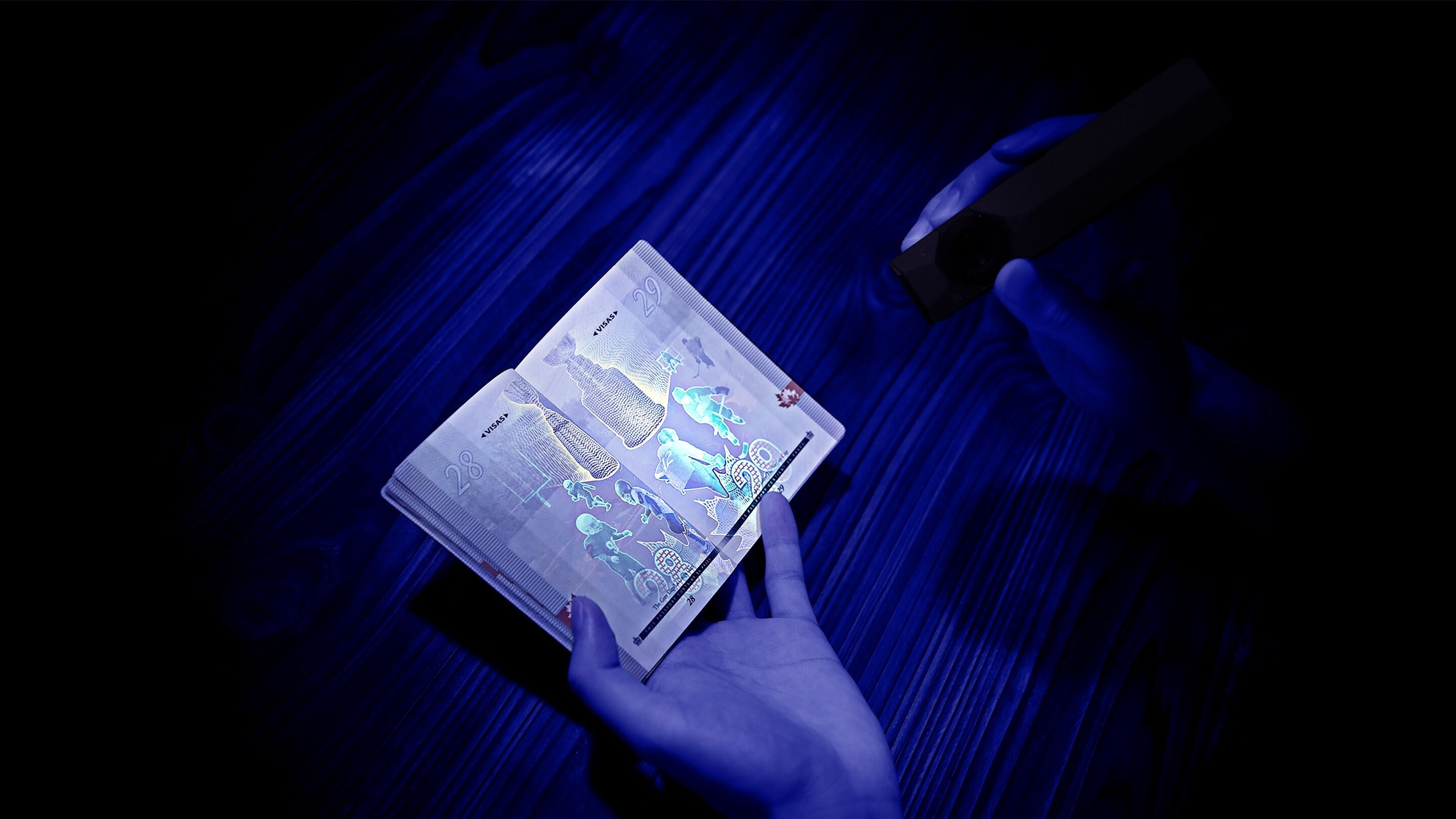 Olight - ArkPro Class 1 Cool White Phantom Squadron Taschenlampe - 1500 Lumen