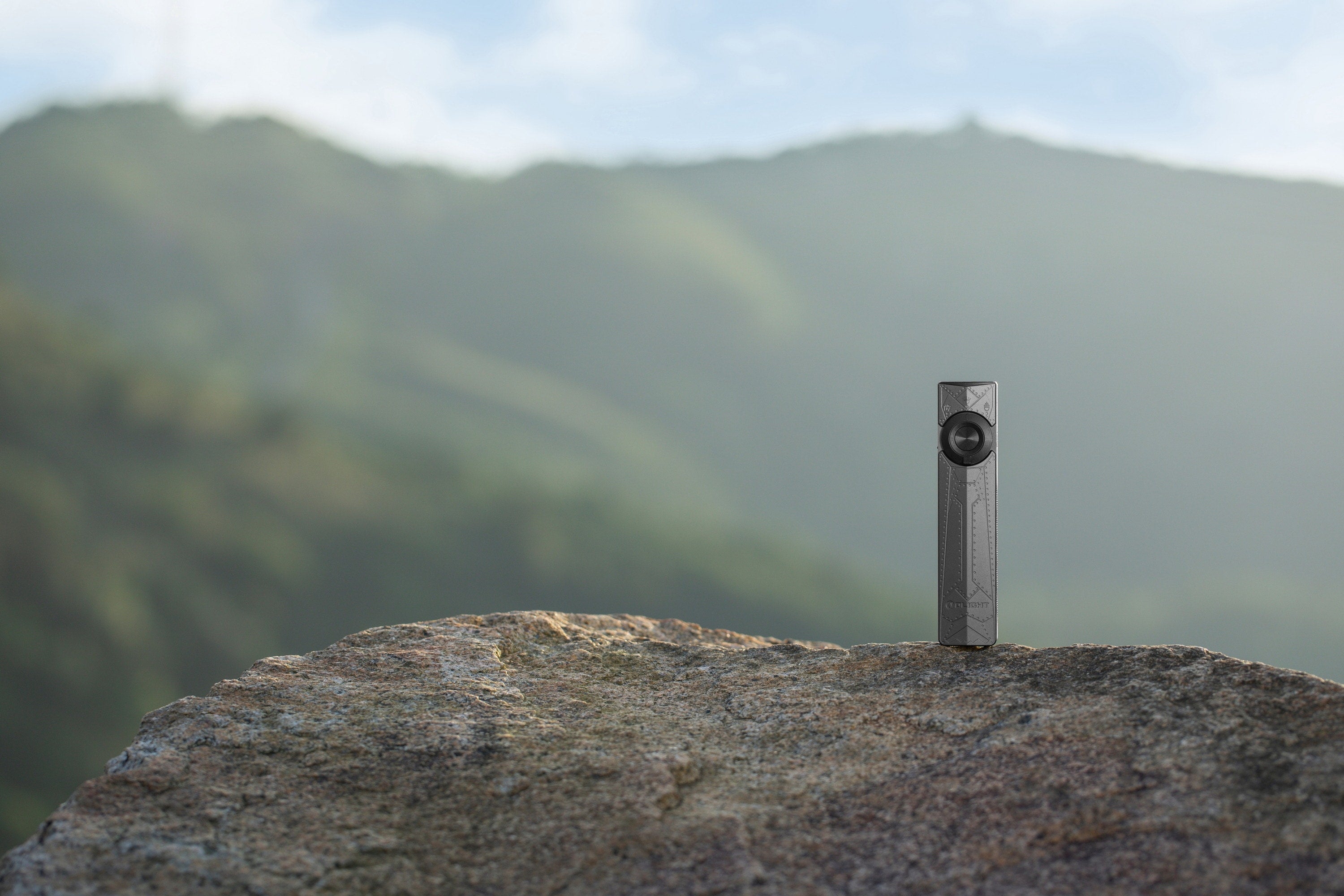 Olight - ArkPro Class 1 Cool White Phantom Squadron Taschenlampe - 1500 Lumen