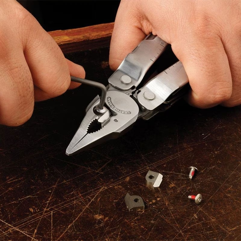 Leatherman - Super Tool 300 Multitool - Black mit Holster