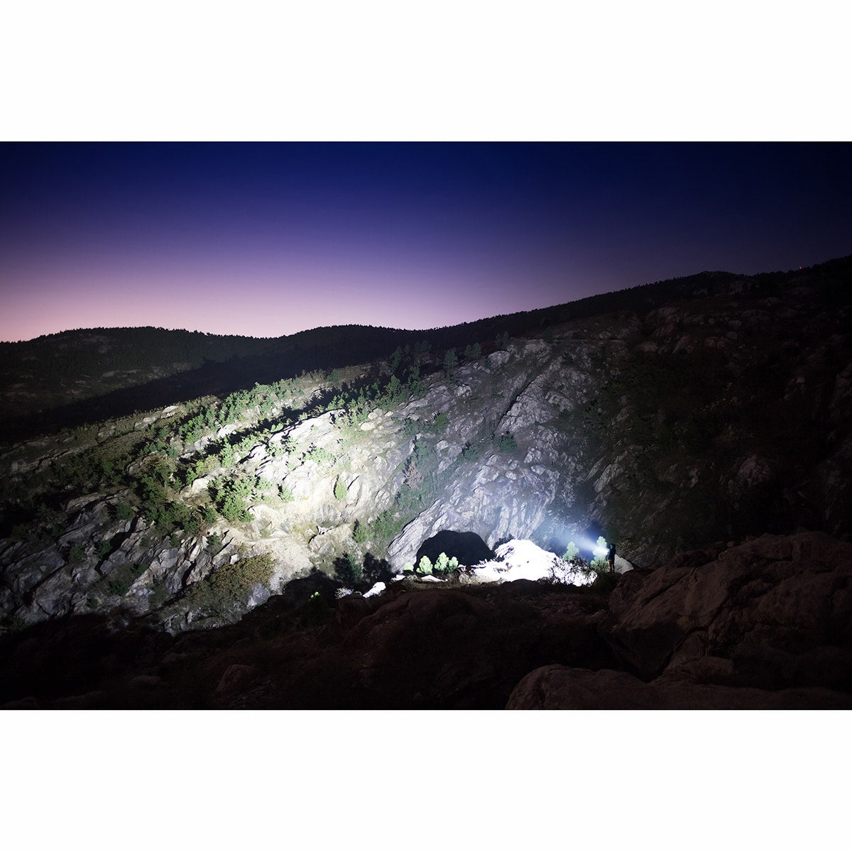 Olight - Marauder 2 Cool White Akku-Taschenlampe - 14000 Lumen, Reichweite 800 m