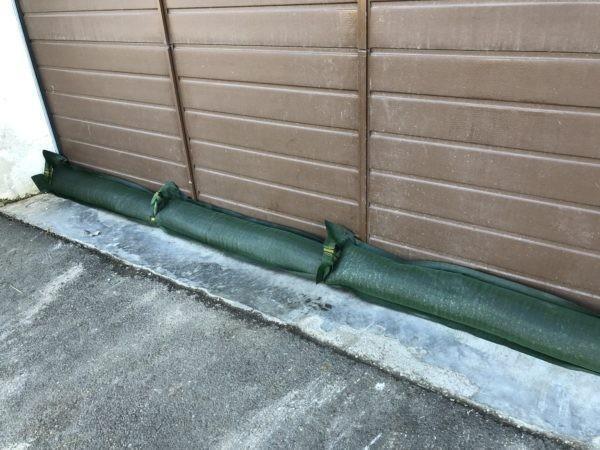 Sandsack mit Tragegriffen gefüllt mit Rundkies 100 x 25 cm inkl. Edelstahlschlaufen beschichtet