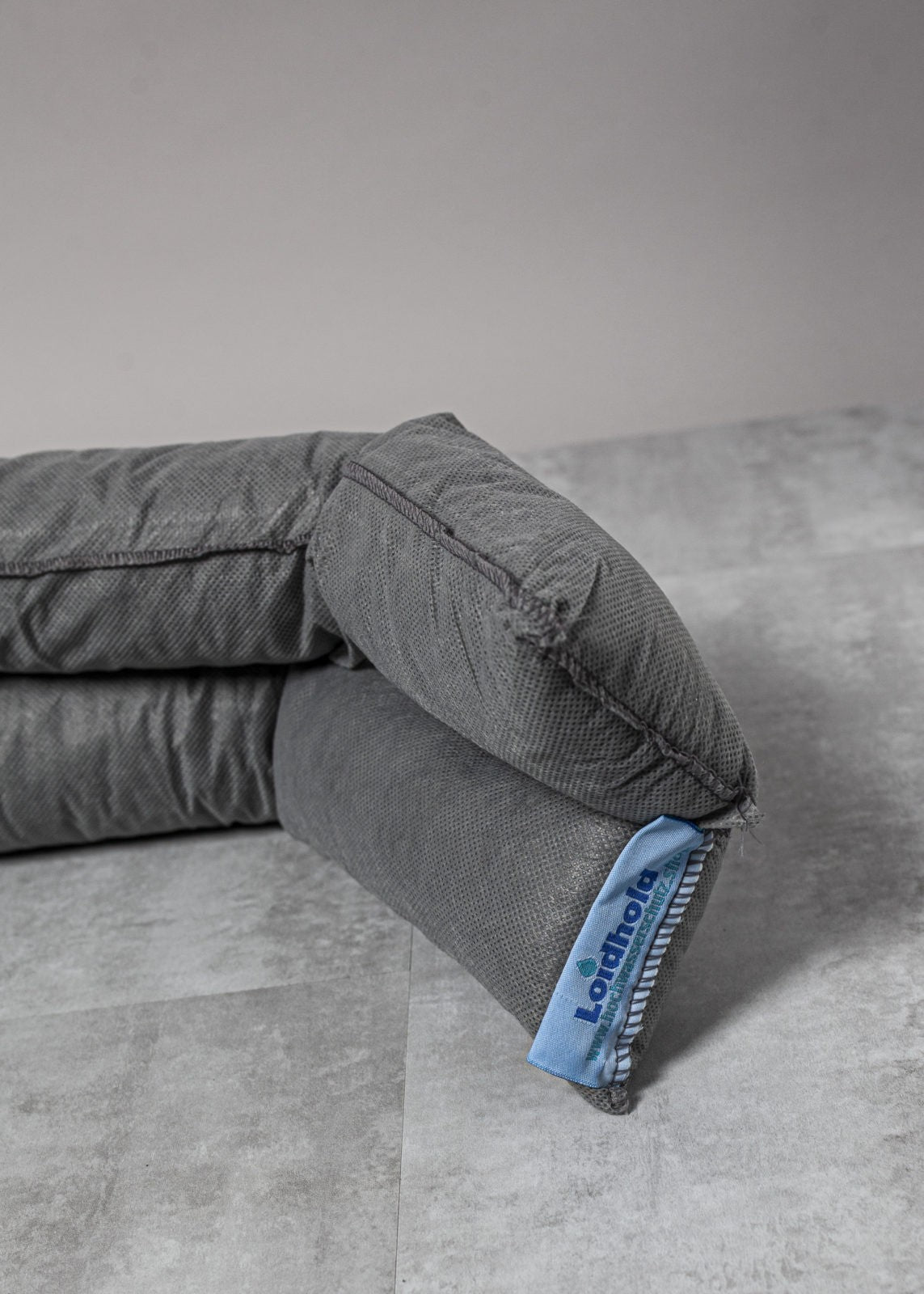 Loidhold Wasserschutzschlauch – Zugluftstopper sofort Einsatzbereit Länge: 120 cm bis 20 Laufmeter x Höhe: 7,5 cm rund – Stapelbar – 25 fache Saugkraft des Eigengewichts – permanent wieder Einsetzbar