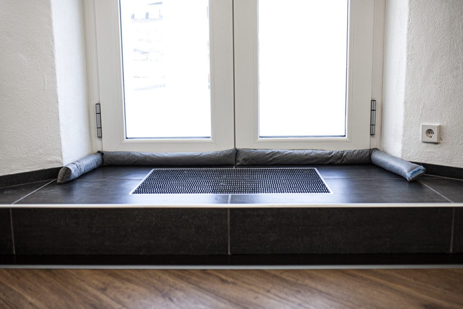 Loidhold Wasserschutzschlauch – Zugluftstopper sofort Einsatzbereit Länge: 120 cm bis 20 Laufmeter x Höhe: 7,5 cm rund – Stapelbar – 25 fache Saugkraft des Eigengewichts – permanent wieder Einsetzbar